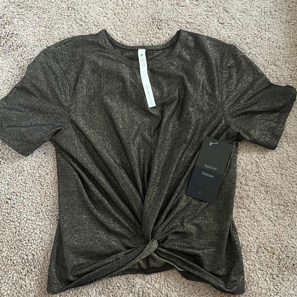 Lululemon top
